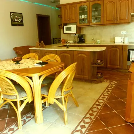 Moricz Apartman * إغير