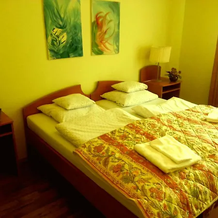 Moricz Apartman מלון דירות אגר